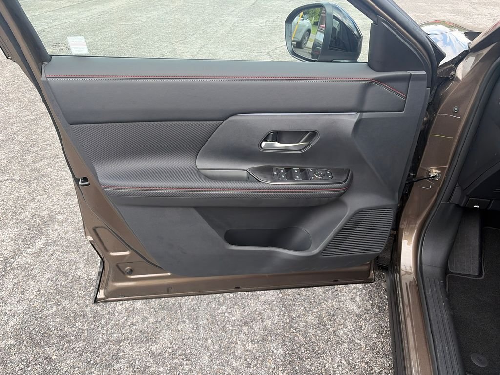 New 2026 Canyon Bronze Metallic Nissan SR image 11