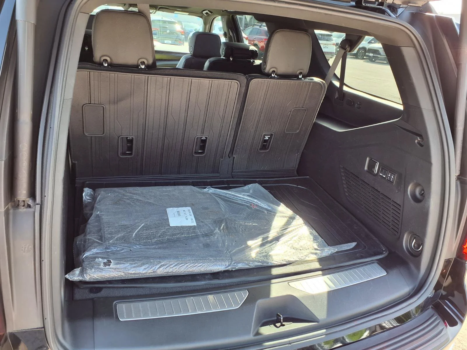 Used 2024 Onyx Black GMC Denali image 34
