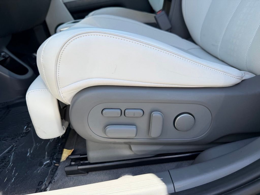 Used 2023 Abyss Black Hyundai Limited image 14