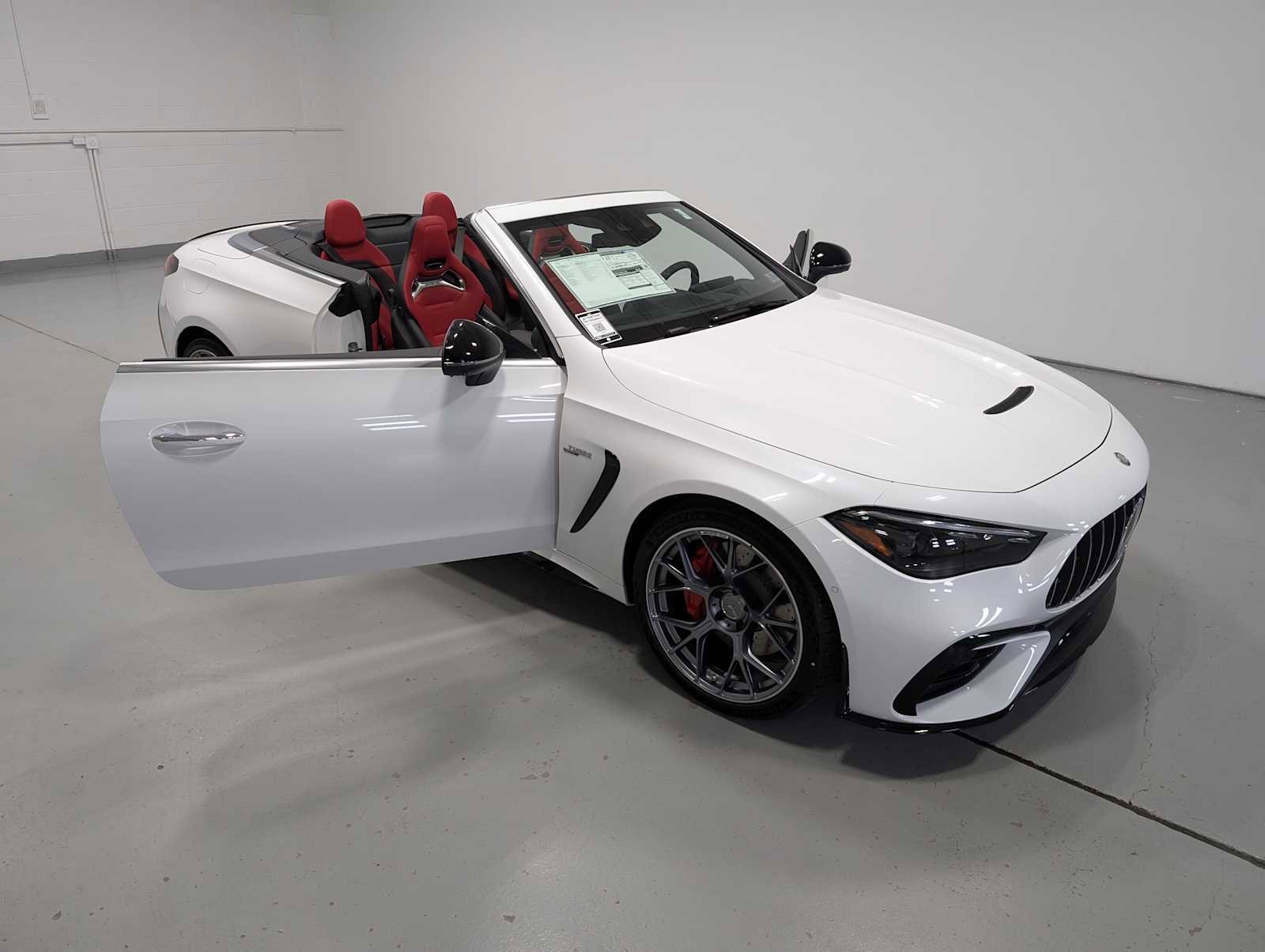 New 2026 MANUFAKTUR Moonlight White Metallic Mercedes-Benz AMG® CLE 53 4MATIC+ Cabriolet image 15