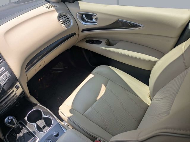 Used 2019 White INFINITI LUXE image 18