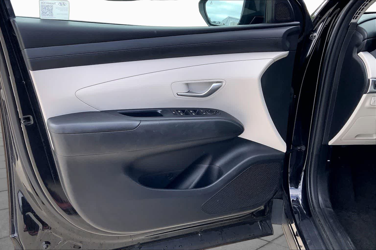 Used 2025 Phantom Black Hyundai SEL image 21