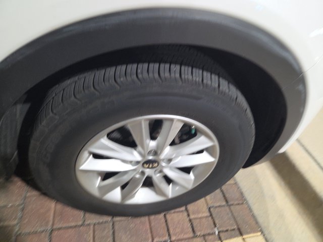 Used 2019 White Kia LX image 13