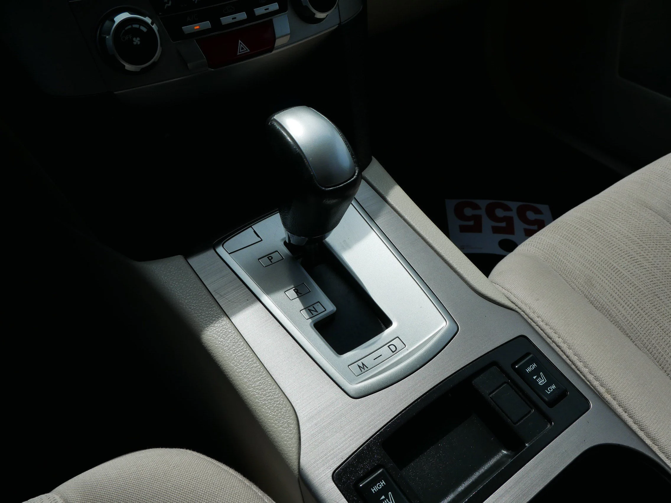 Used 2013 Satin White Pearl Subaru 2.5i Premium image 24