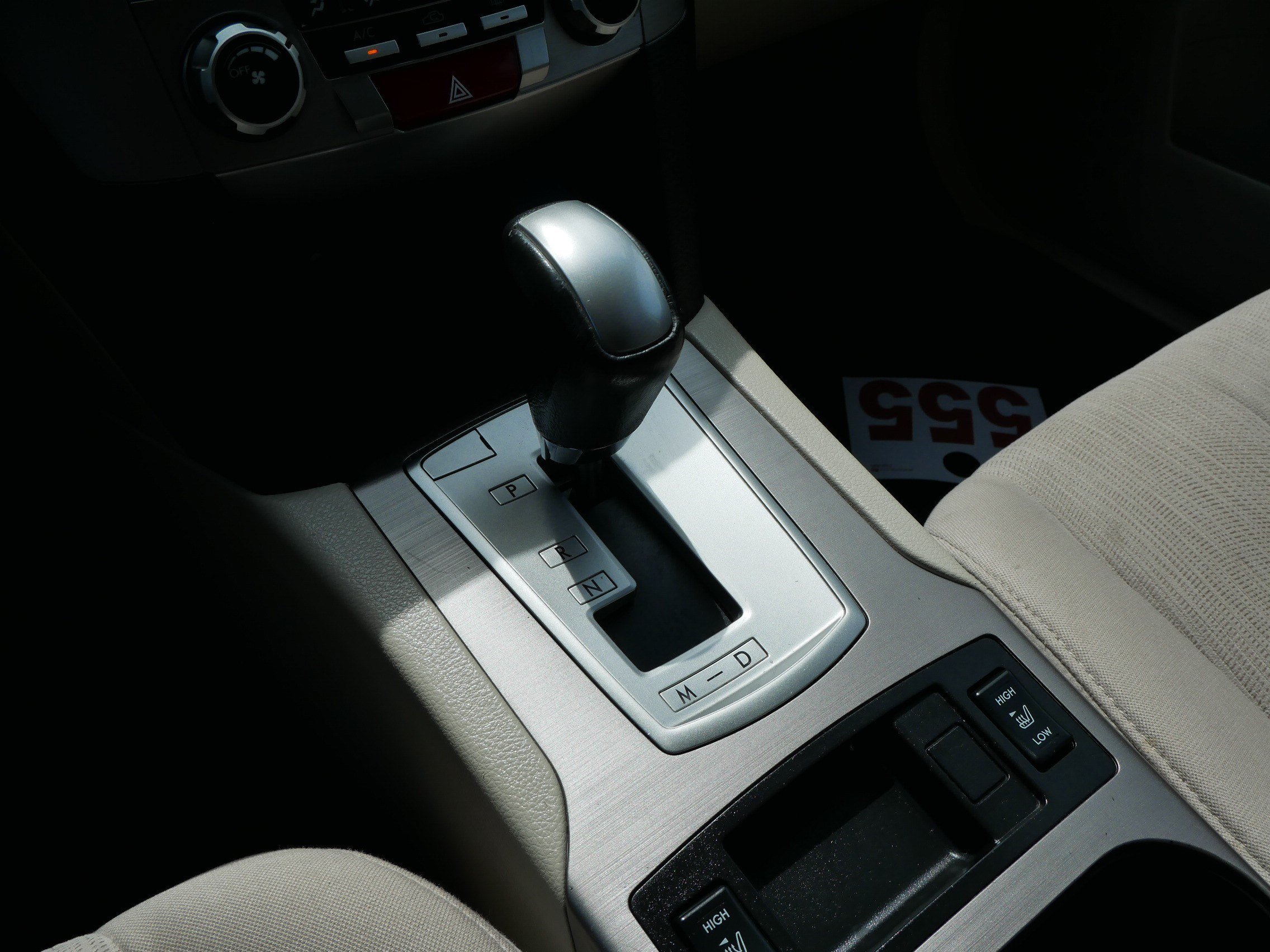 Used 2013 Satin White Pearl Subaru 2.5i Premium image 24