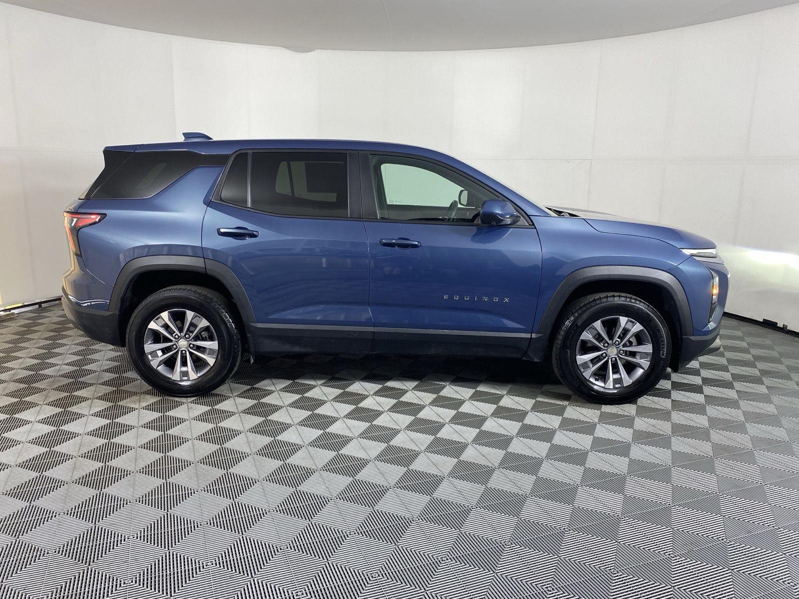 Used 2025 Lakeshore Blue Metallic Chevrolet AWD LT image 9