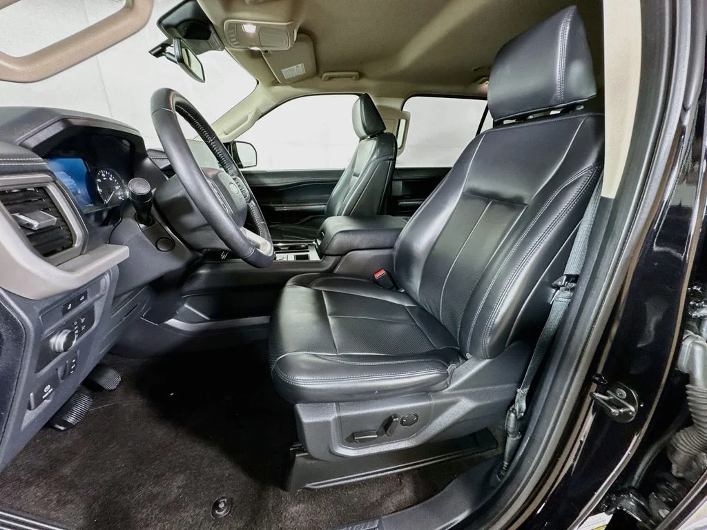 Used 2022 Black Ford XLT image 25