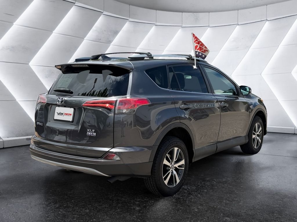 Used 2018 Gray Toyota XLE image 4