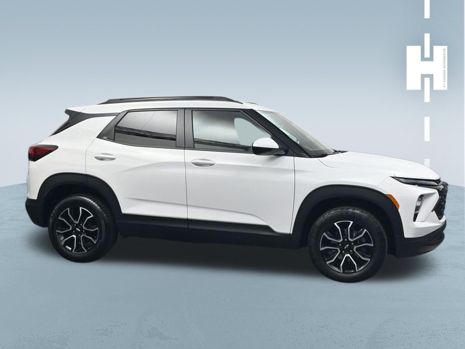 Used 2024 Summit White Chevrolet ACTIV image 3