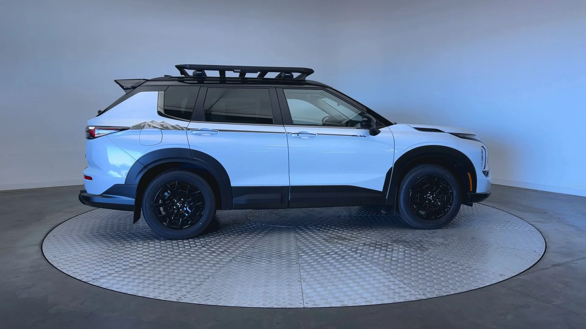 New 2026 White Diamond/Black Roof Mitsubishi Trail Edition image 9