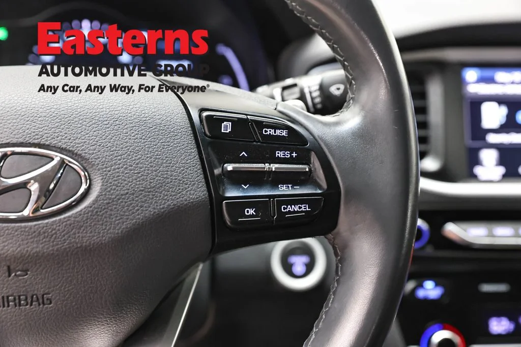 Used 2019 White Hyundai Base image 16