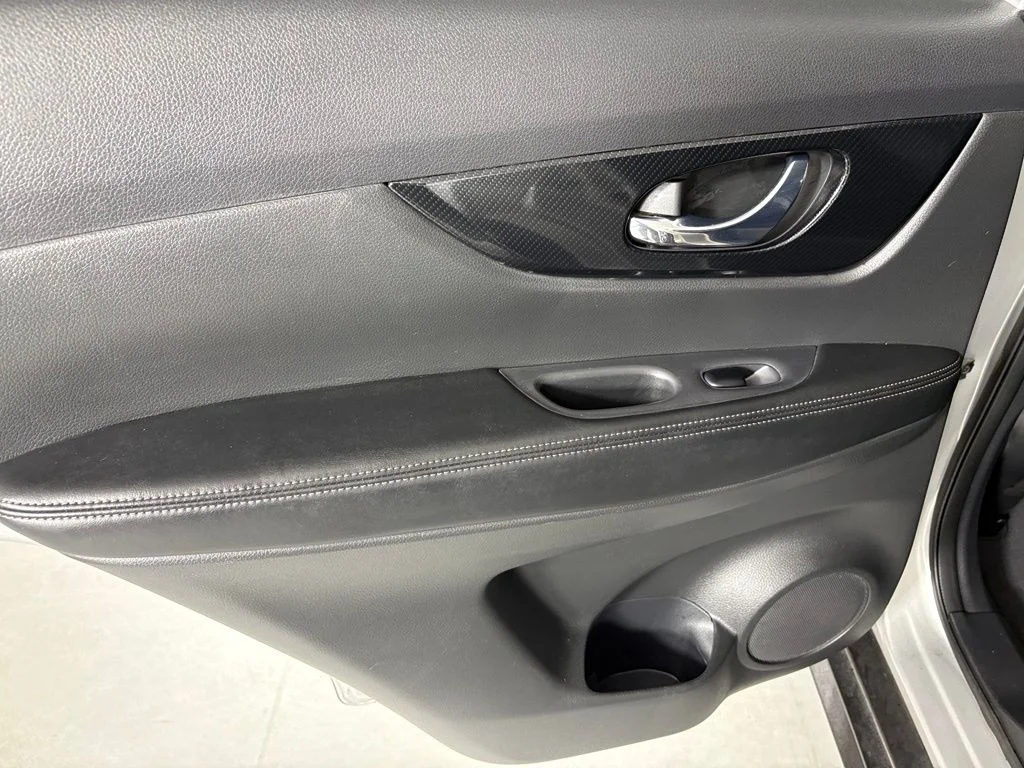 Used 2018 Silver Nissan Hybrid SL image 36