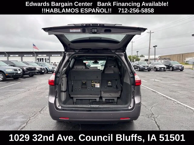 Used 2019 Gray Toyota XLE Premium image 11