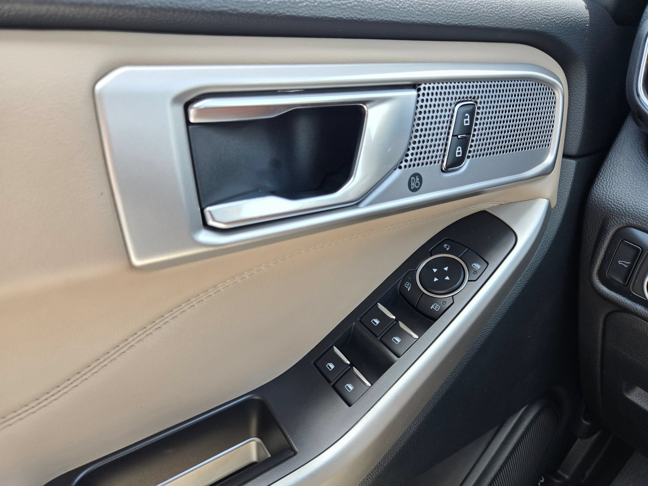 Used 2023 Oxford White Ford Limited image 21