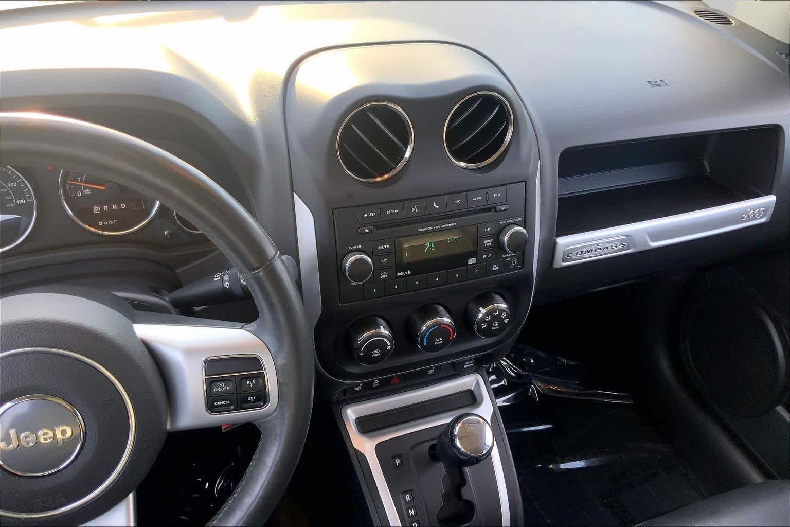 Used 2016 Black Clearcoat Jeep Latitude image 7