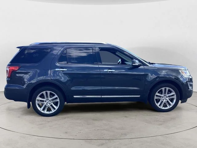 Used 2017 Quartz Metallic Ford Limited image 6