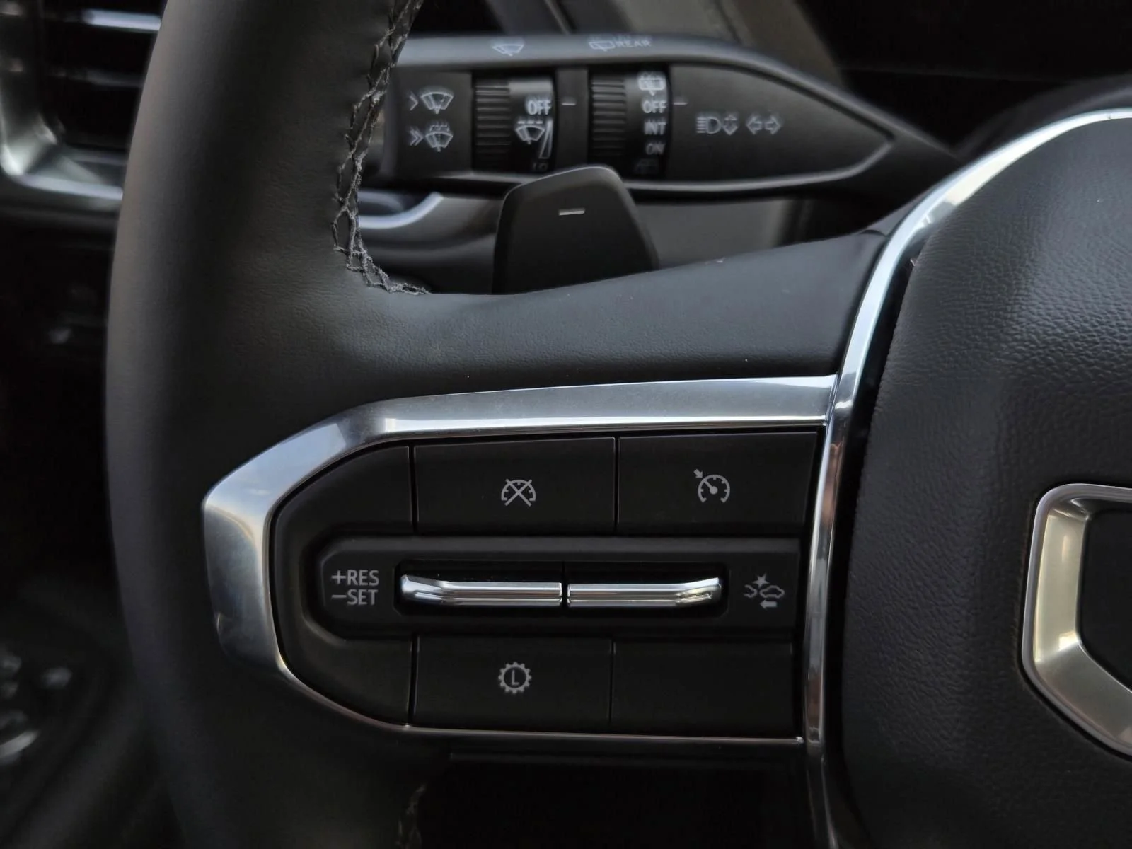 2026 GMC Yukon XL Denali - Photo 15