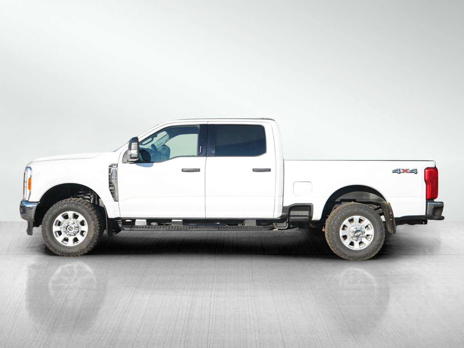 Used 2023 Oxford White Ford Xlt image 2