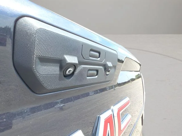 Used 2022 Silver GMC SLE image 19