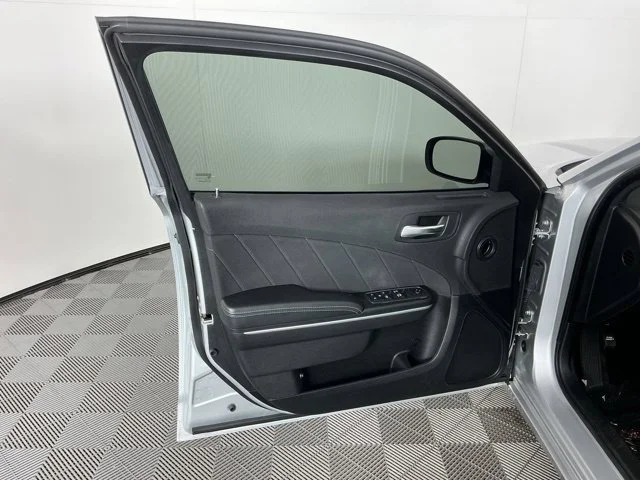 Used 2019  Dodge SXT image 12