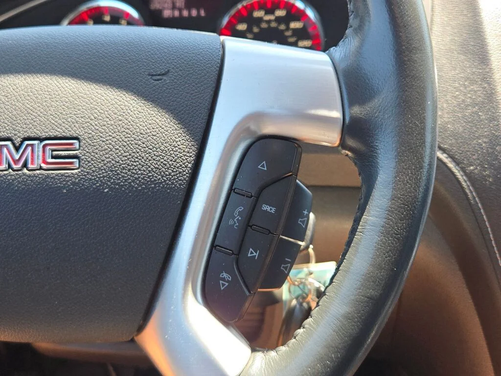 Used 2015 White GMC SLT-1 image 32