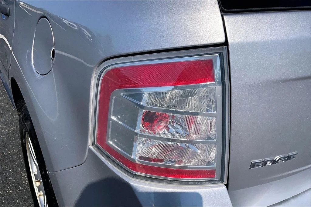 Used 2010  Ford SE image 26