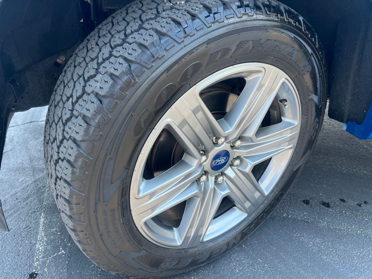 Used 2019 Blue Ford XLT image 11