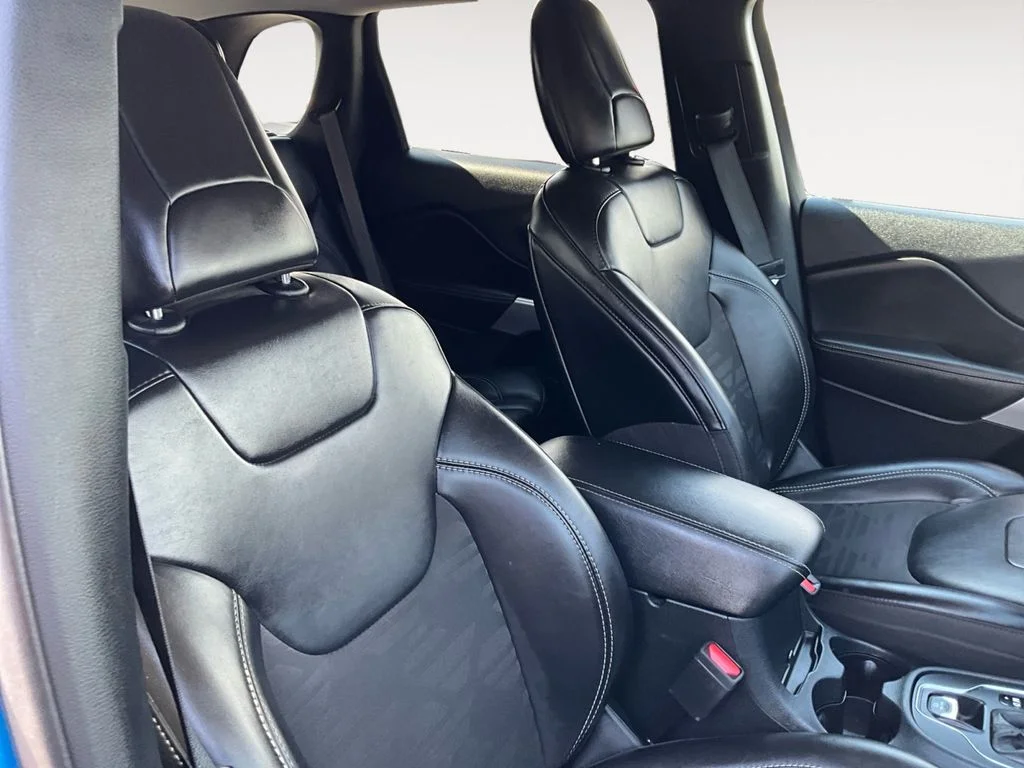 Used 2022 Hydro Blue Pearlcoat Jeep X image 11