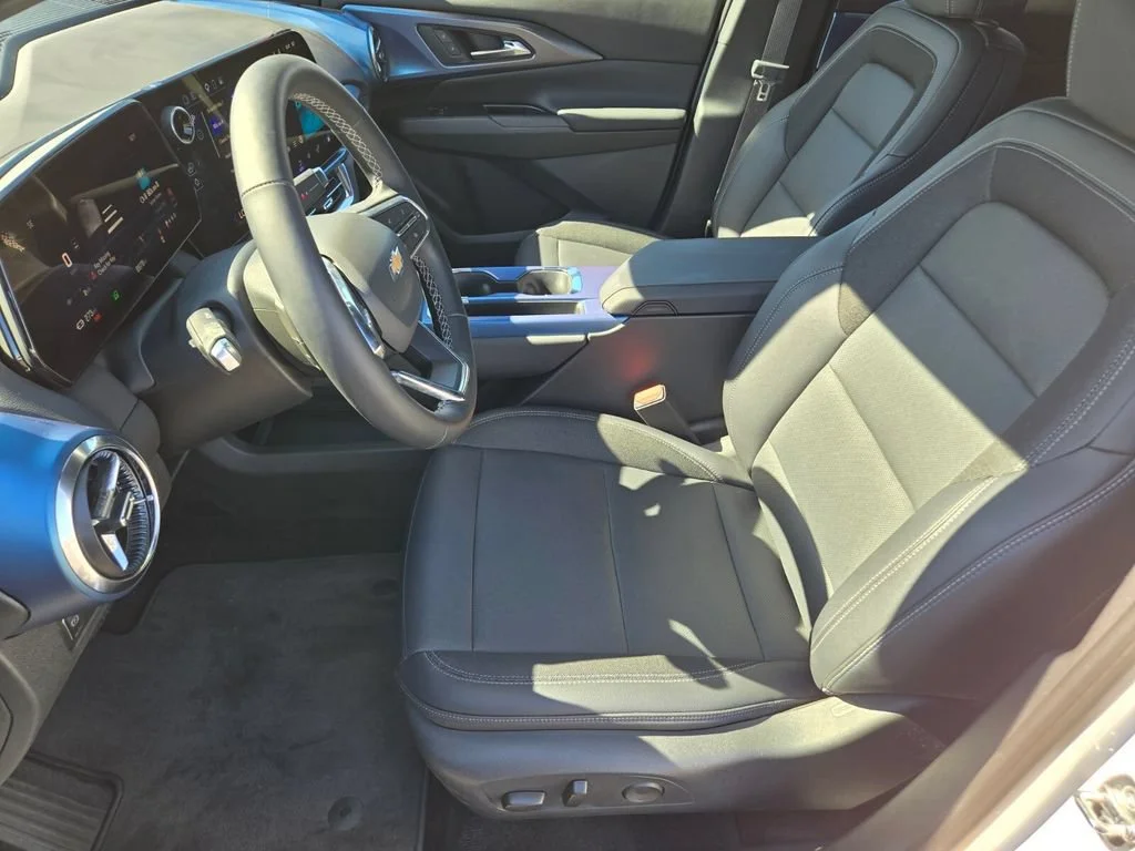 Used 2024 Summit White Chevrolet 2LT image 10