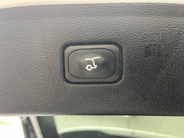 Used 2024 Star White Metallic Tri-Coat Ford SEL image 5