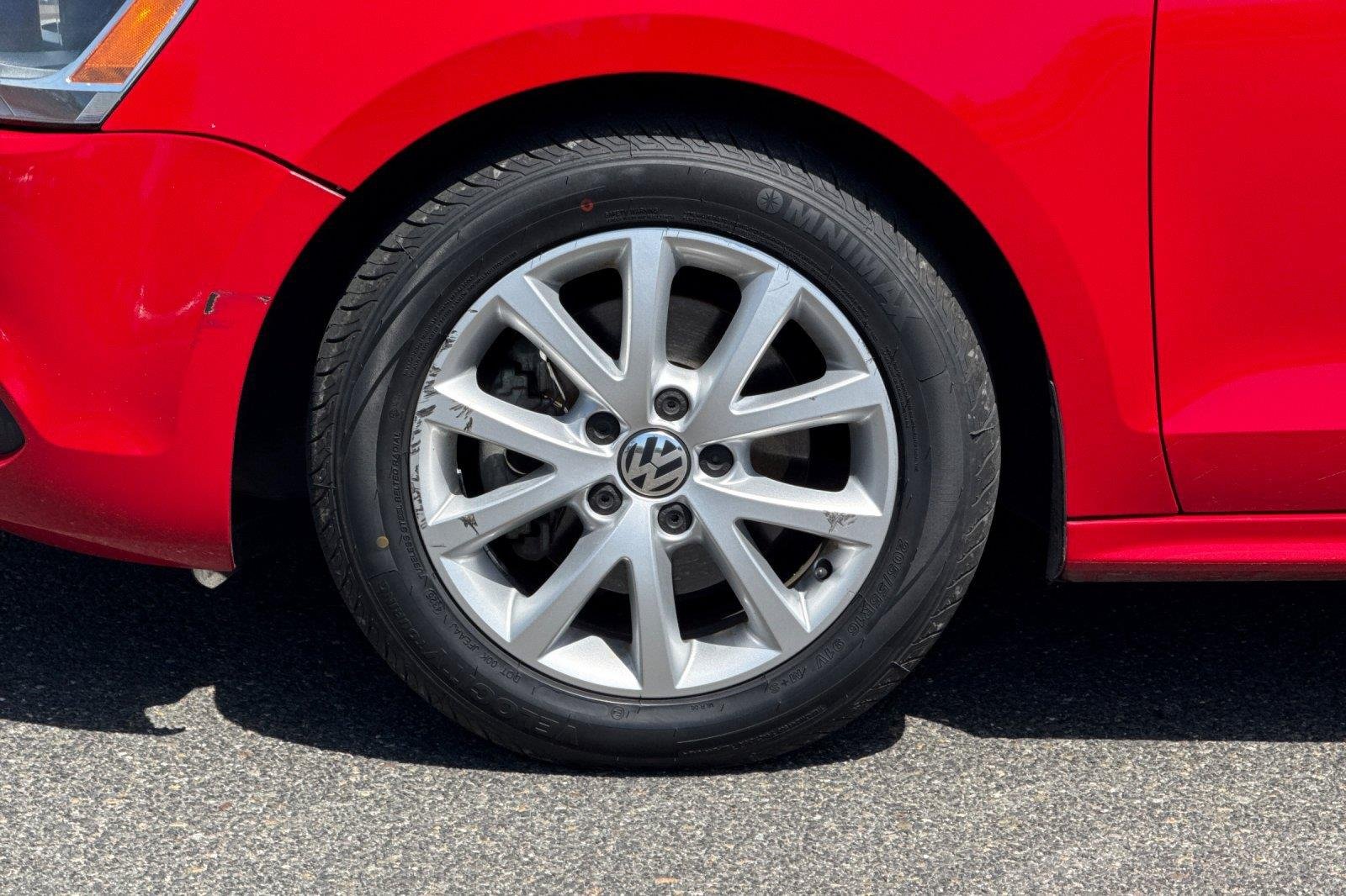 Used 2013 Tornado Red Volkswagen SE w/Convenience image 21