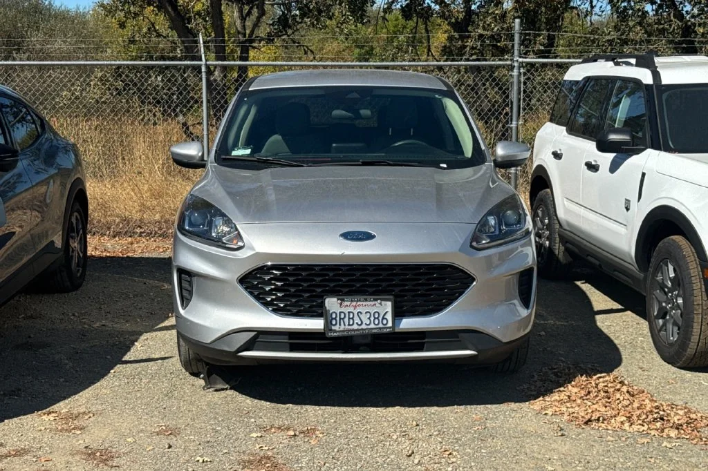 Used 2020 Silver Ford SE image 3