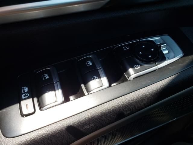 Used 2021 Silver Kia S image 27