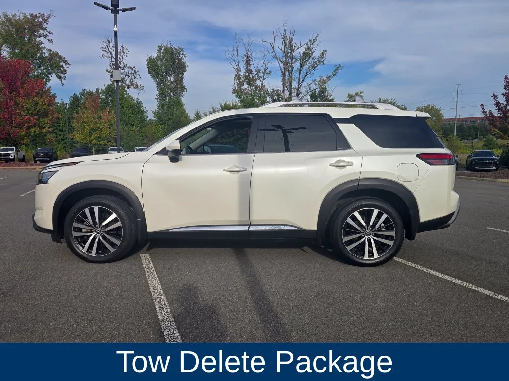 Used 2024 White Nissan Platinum image 4