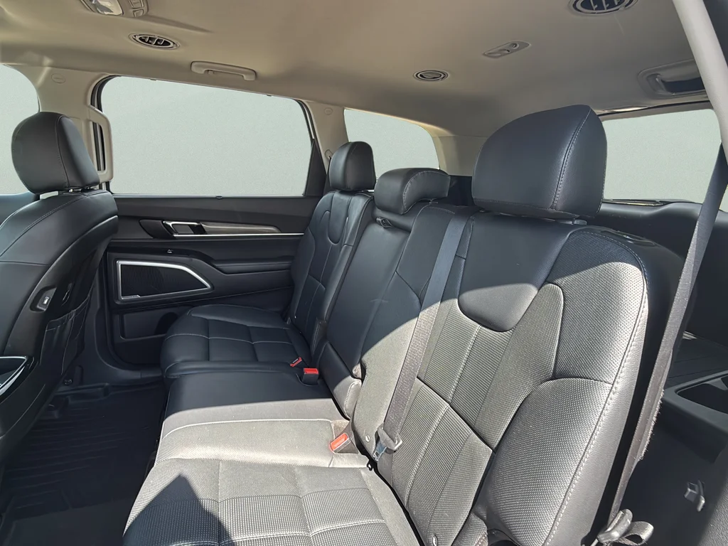 Used 2020 Snow White Pearl Kia EX image 28