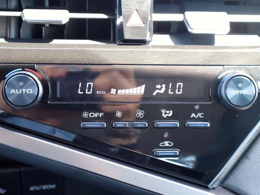 2024 Toyota Camry SE - Photo 18