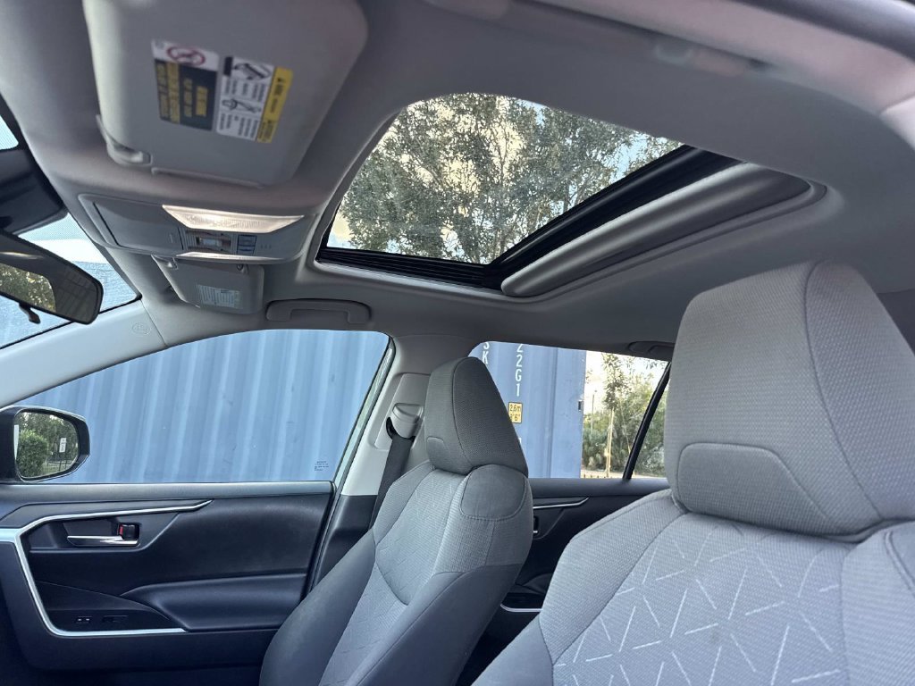 Used 2021  Toyota XLE image 27