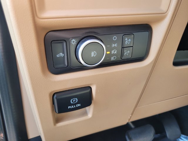 Used 2021 Gray Ford XLT image 19