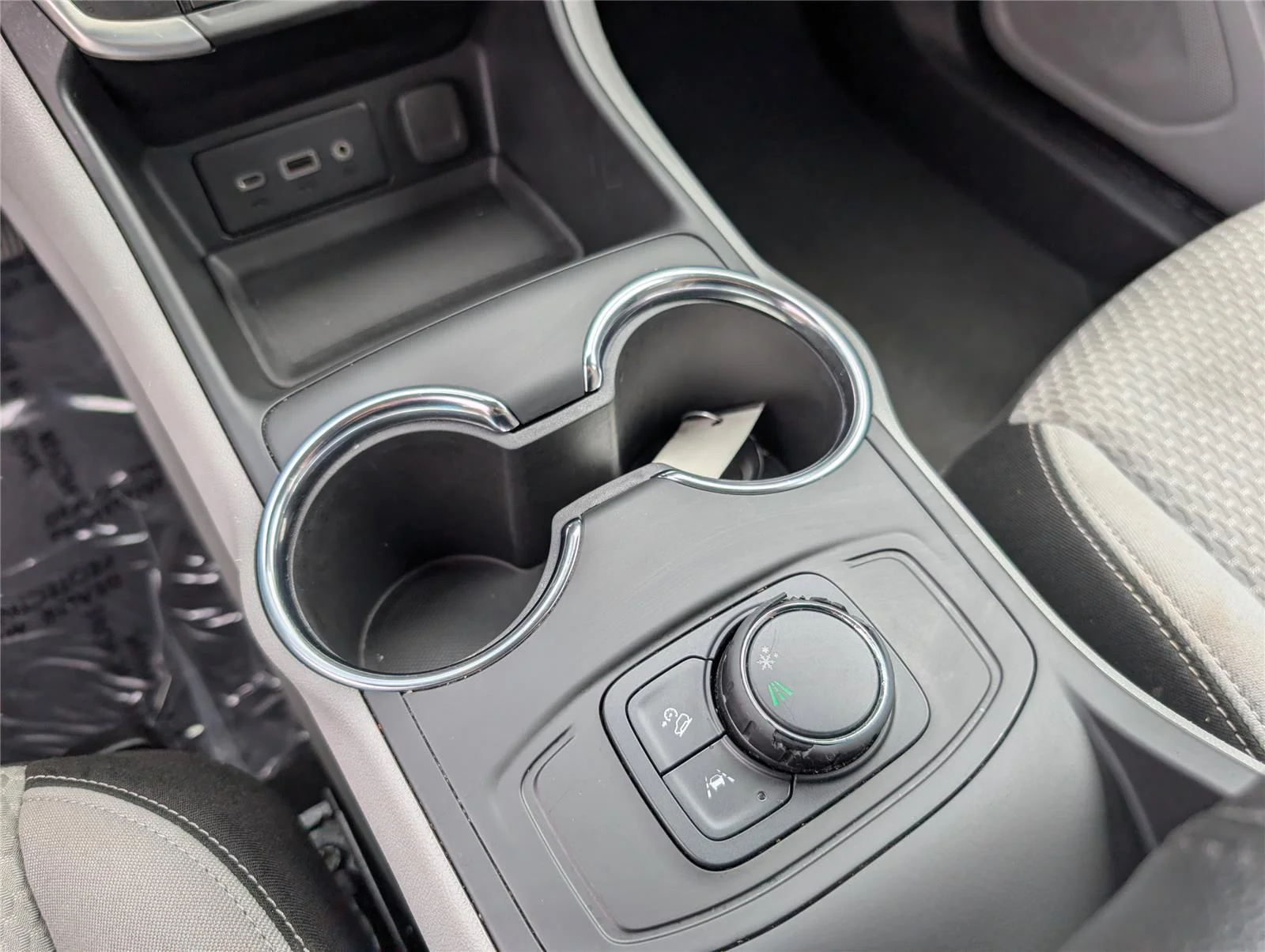 Used 2024 Summit White GMC SLE image 18