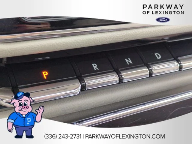 Used 2019 White Lincoln Reserve image 25