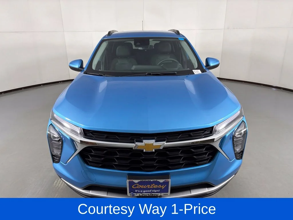 Used 2025 Blue Chevrolet LT image 4