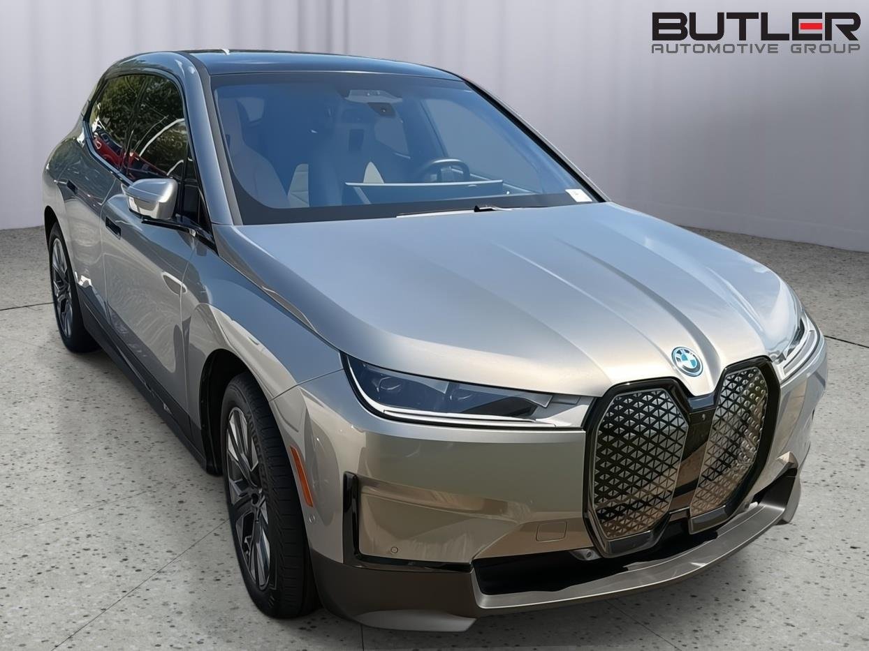 Used 2024 Oxide Grey Metallic BMW xDrive50 image 6