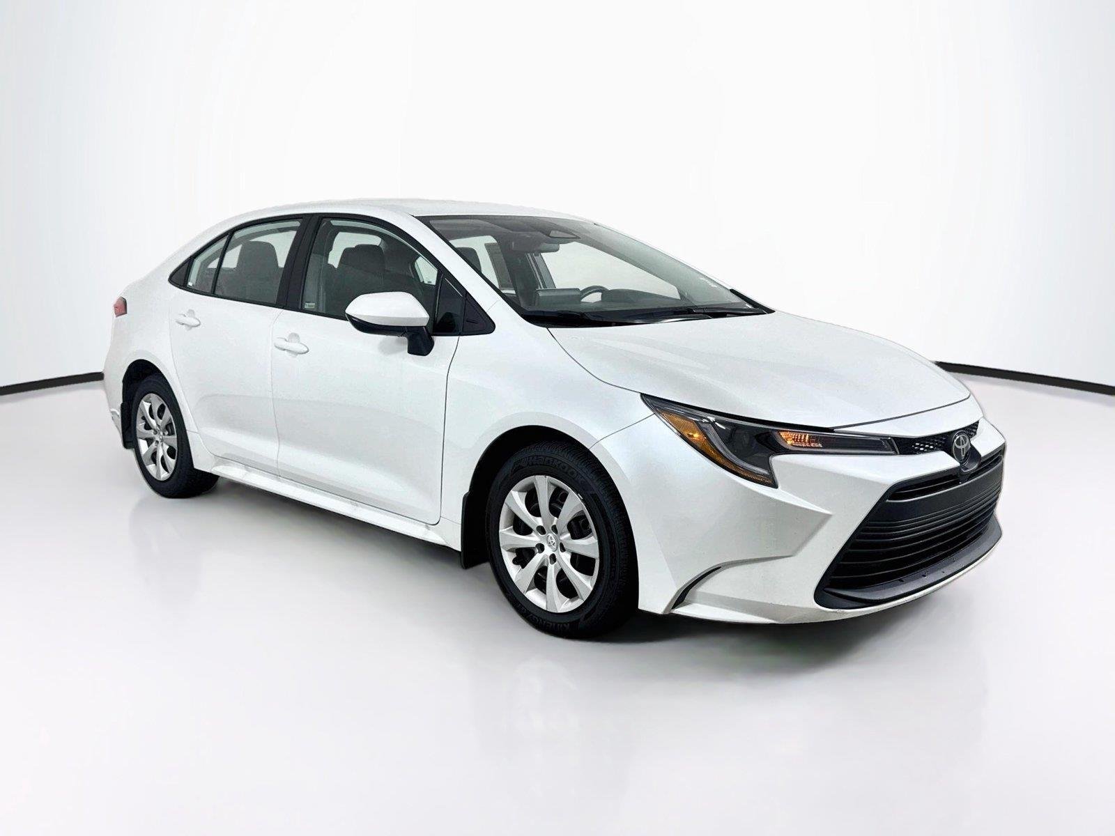 Used 2025 Wind Chill Pearl Toyota LE image 6