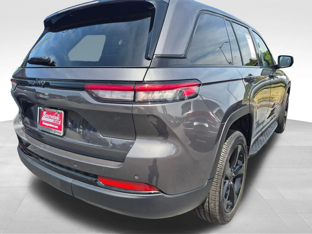 Used 2025 Gray Jeep Altitude X image 18