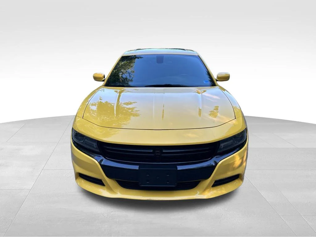 Used 2017 Yellow Dodge R/T image 9
