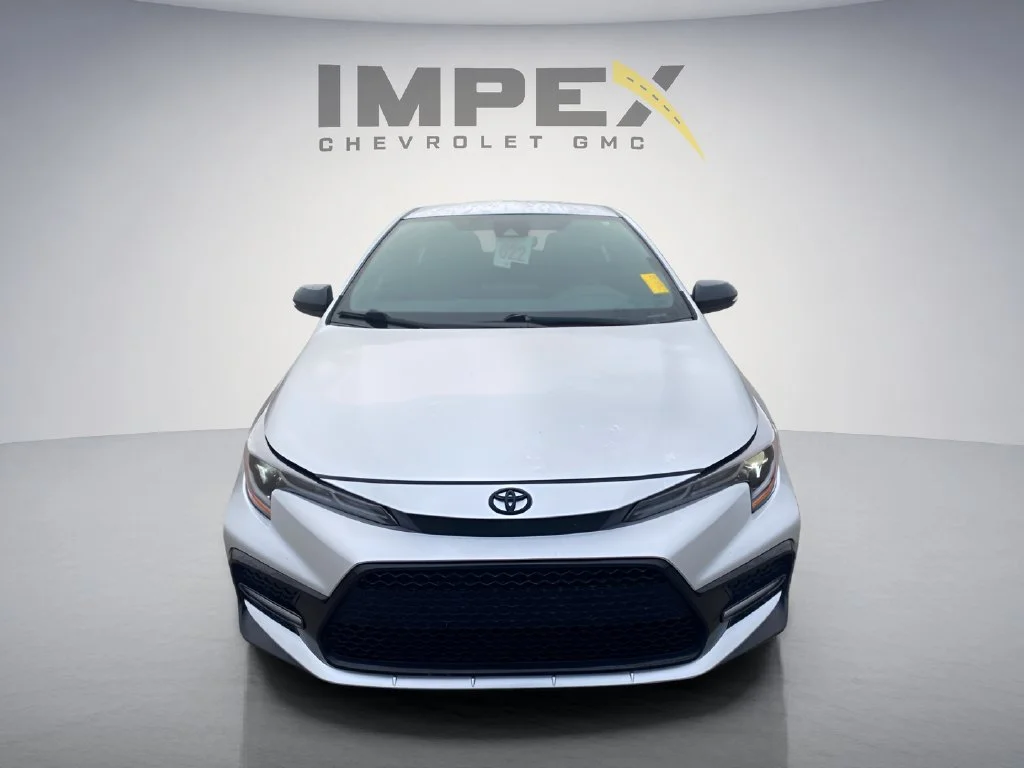 Used 2022 Silver Toyota SE image 8