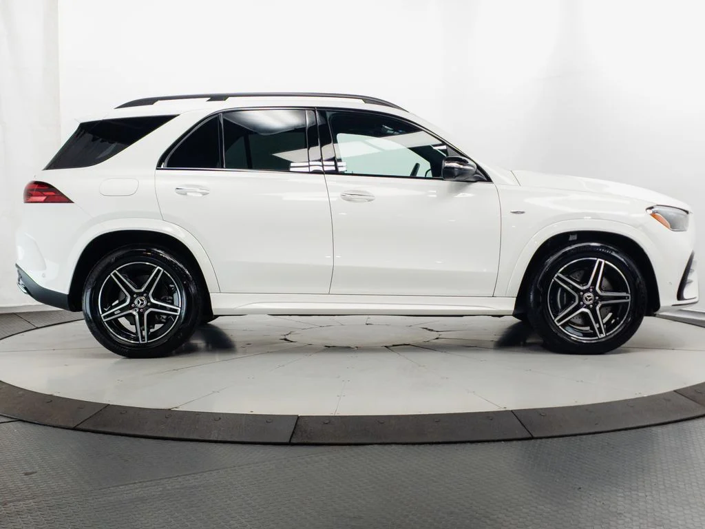 Used 2025 Polar White Mercedes-Benz GLE 450e image 35