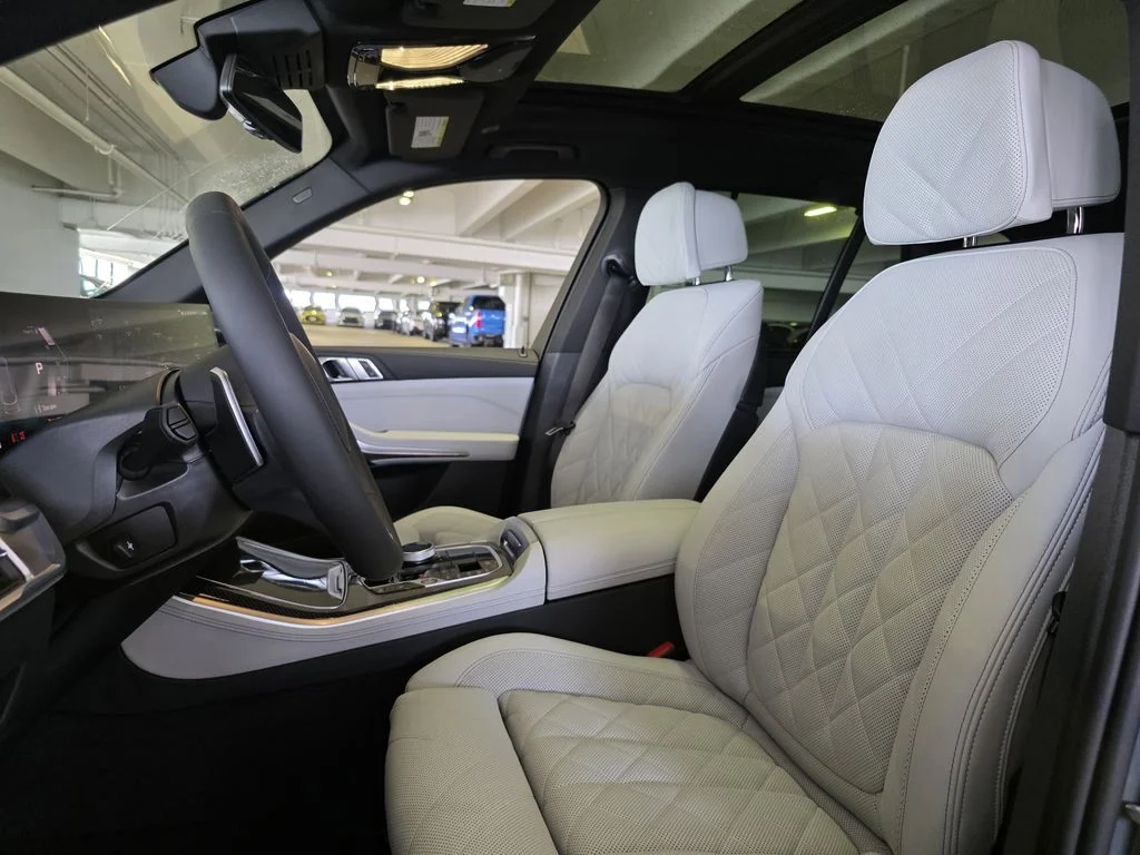 New 2026 Skyscraper Grey Metallic BMW M60i image 16