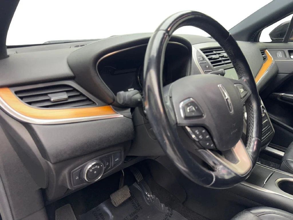 Used 2017 Black Lincoln Reserve image 53