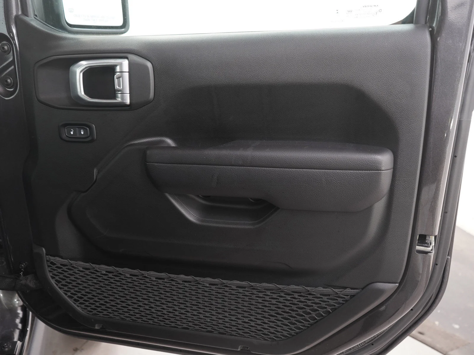 Used 2024 Granite Crystal Metallic Clearcoat Jeep Rubicon image 11